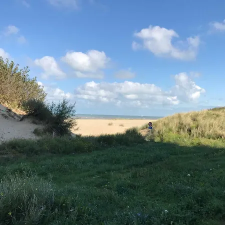 Studio Op De Zeedijk Met Binnenzwembad * Oostduinkerke-Bad